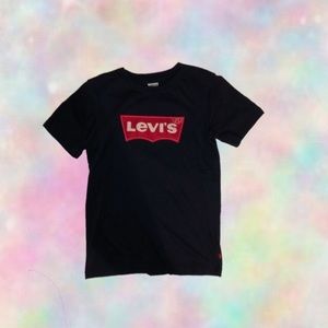 navy levi’s t-shirt